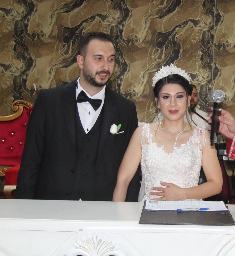 Ecem ile Cengiz evlendi 3